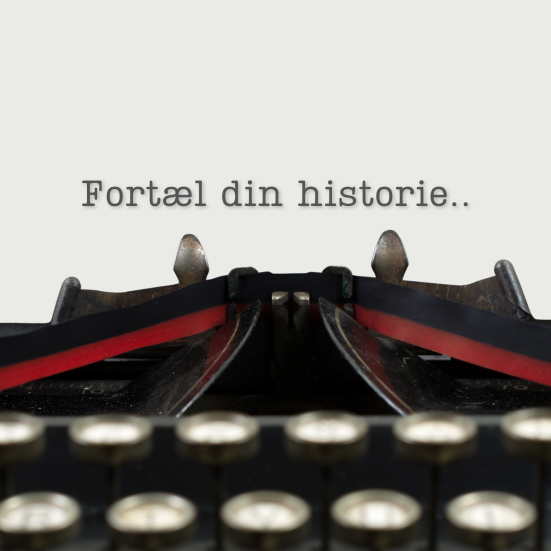 Grafik af en skrivemaskine, og teksten "Fortæl din historie"