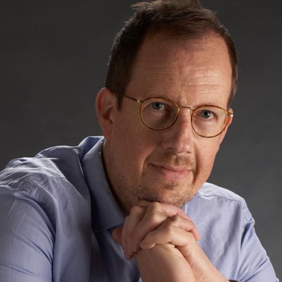 Portræt af foredragsholder Lars Thorup Larsen.