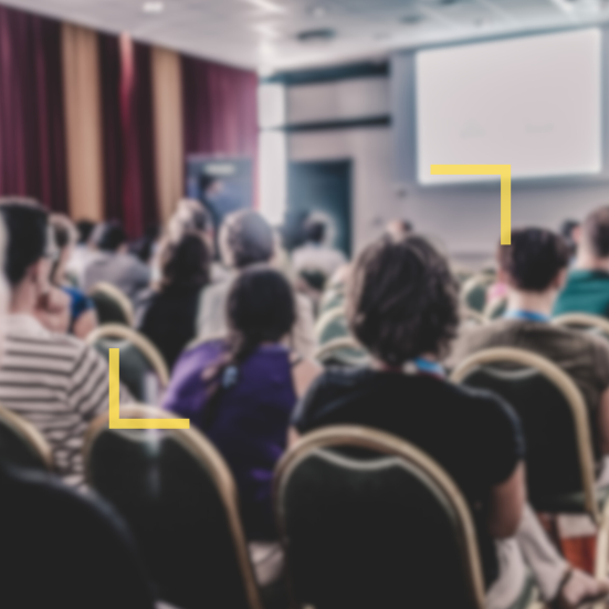 Billede af publikum til livestream eller foredrag, set bagfra