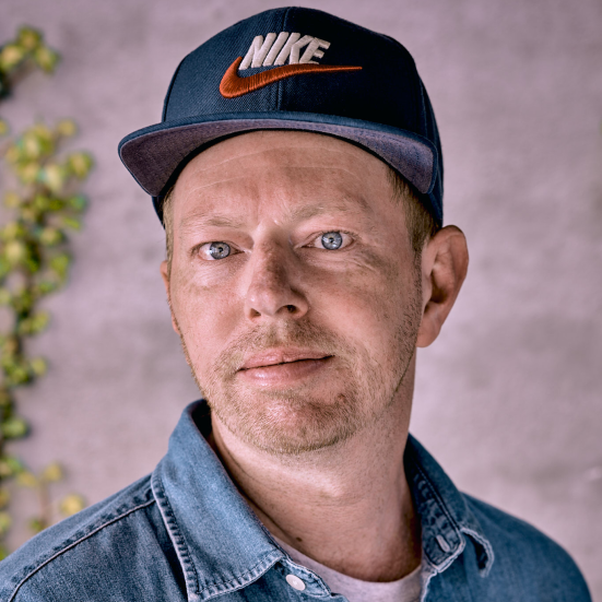 Portræt af foredragsholder Kristoffer Flakstad