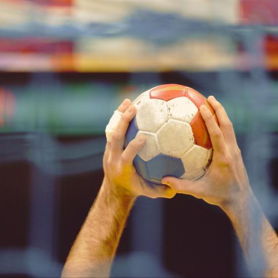 Herrehænder med håndbold