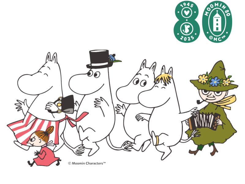 Mumifamilien på tur, hvid baggrund og "Moomin 80" logo i hjørnet.