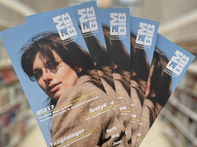 En vifte af arrangementsprogrammer præsenteres i en håndevending