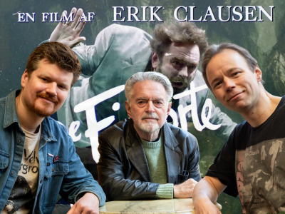 Erik Clausen sammen med bogens forfattere Anders Højberg Kamp og Michael Jensen