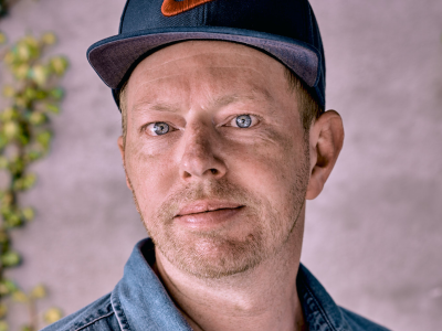 Portræt af foredragsholder Kristoffer Flakstad